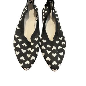 Black white knit heart flats point toe shoes 9.5 like new